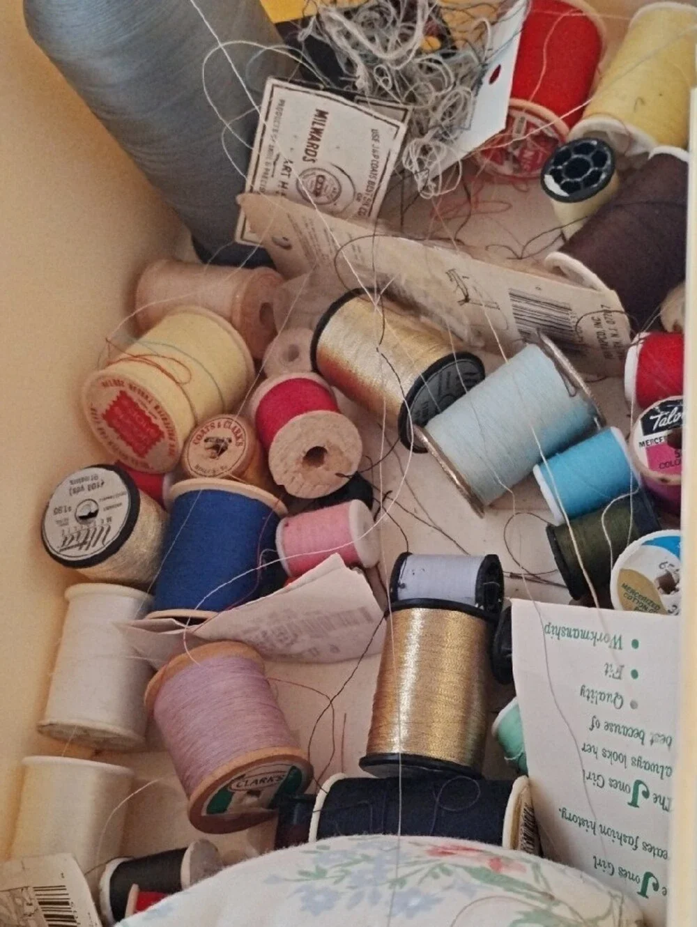 N/A cream plastic